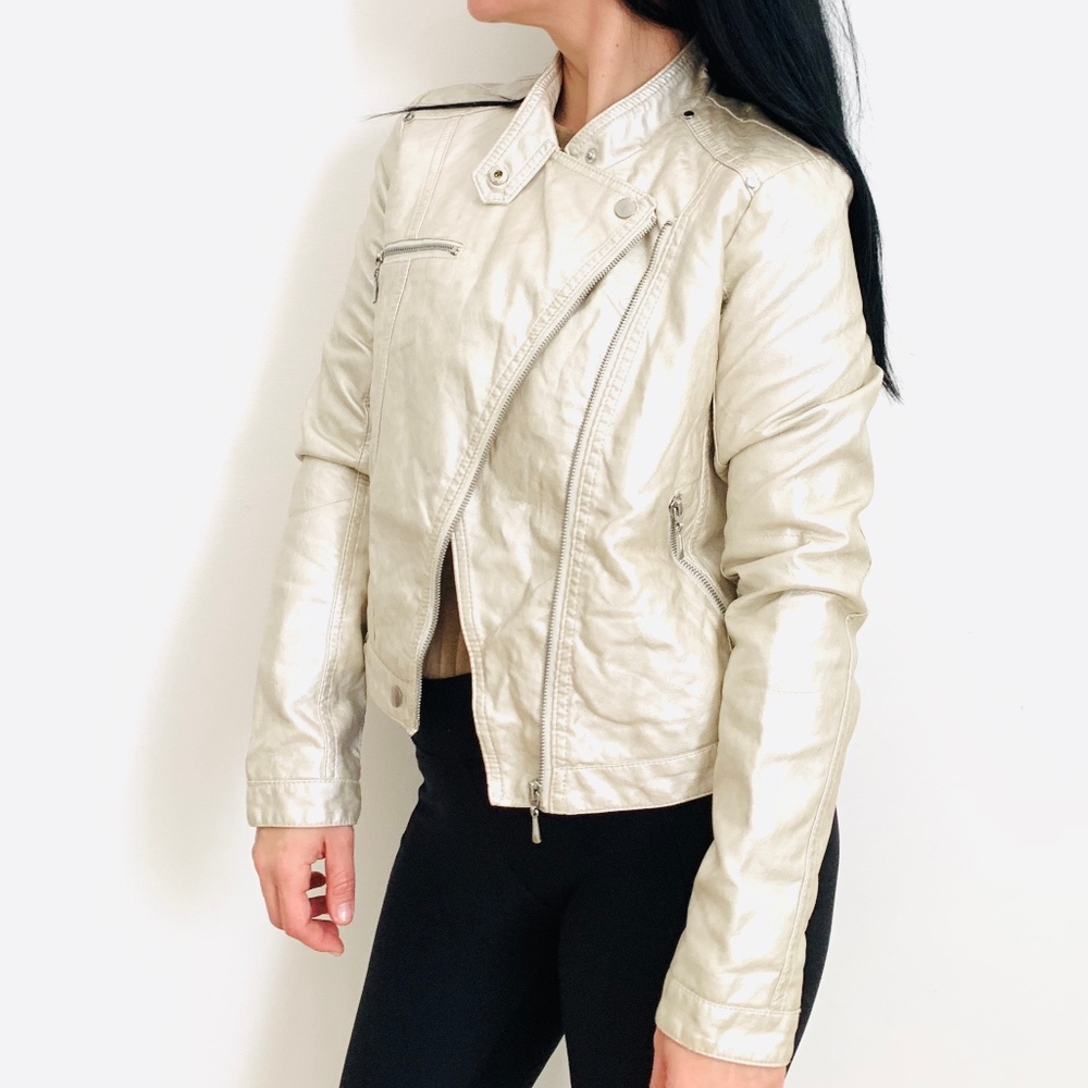 The Collection by Bernardo Size Medium